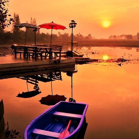 Golden Lake View Boutique Resort Kanchanaburi City Exteriör bild