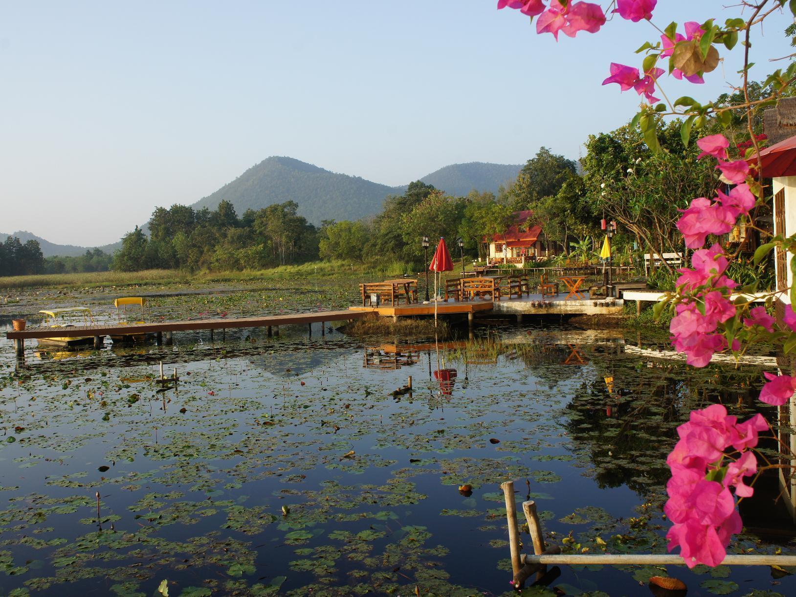 Golden Lake View Boutique Resort Kanchanaburi City Exteriör bild