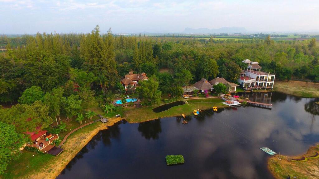 Golden Lake View Boutique Resort Kanchanaburi City Exteriör bild