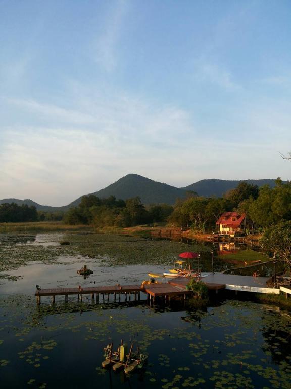 Golden Lake View Boutique Resort Kanchanaburi City Exteriör bild