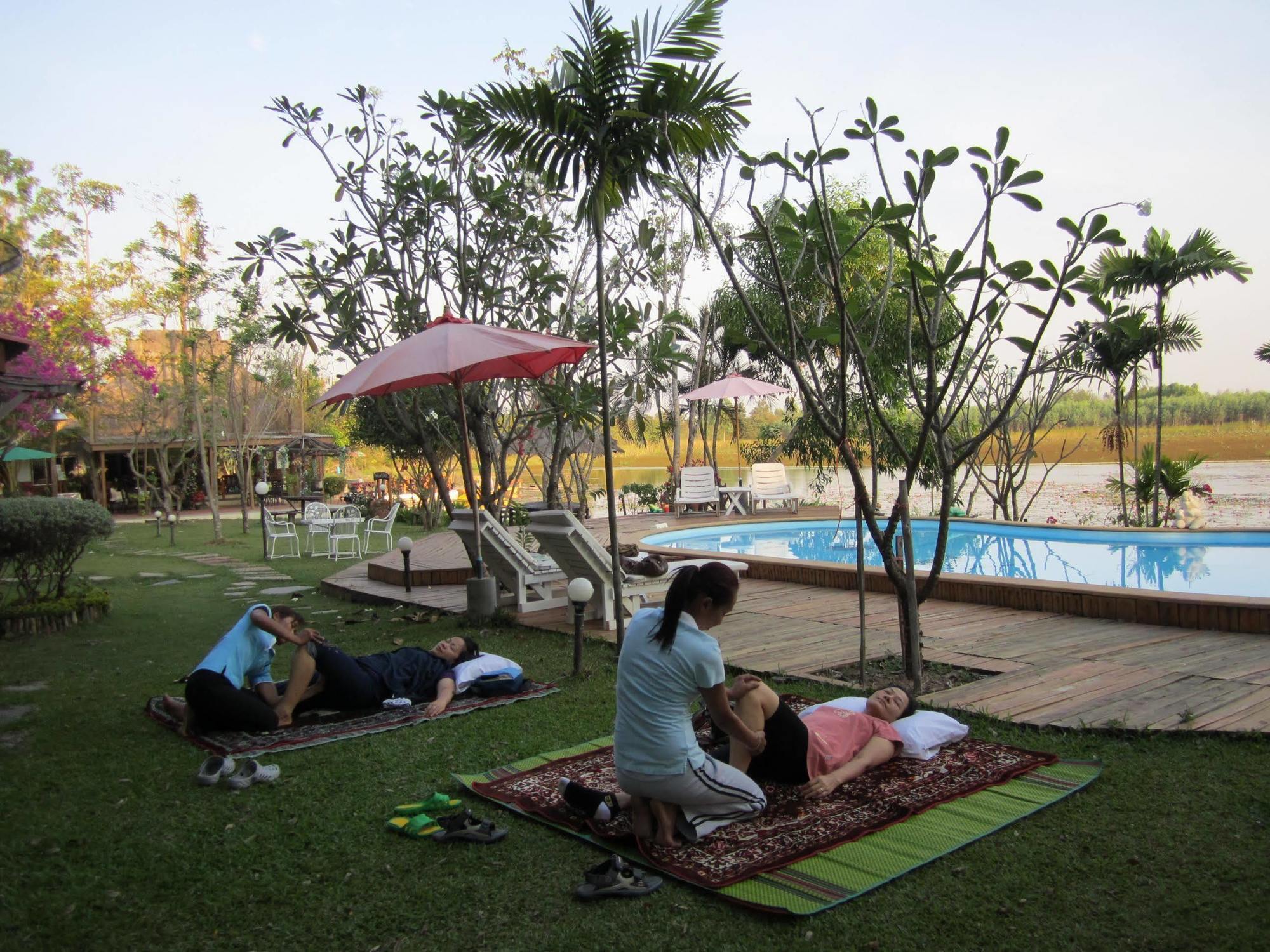 Golden Lake View Boutique Resort Kanchanaburi City Exteriör bild