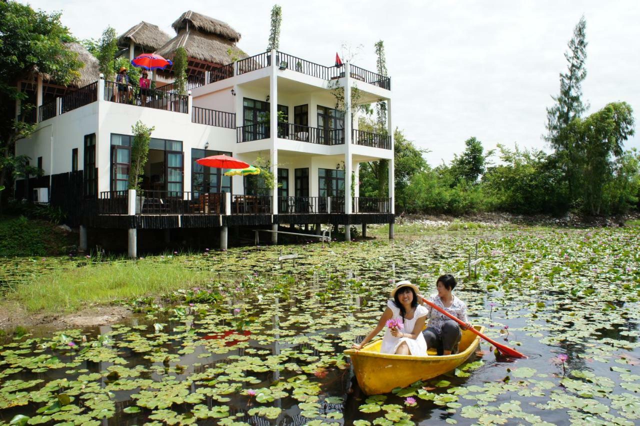 Golden Lake View Boutique Resort Kanchanaburi City Exteriör bild