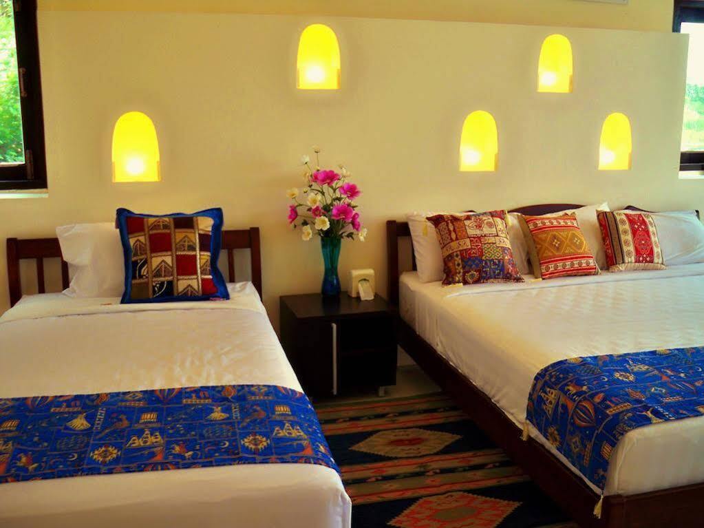 Golden Lake View Boutique Resort Kanchanaburi City Exteriör bild